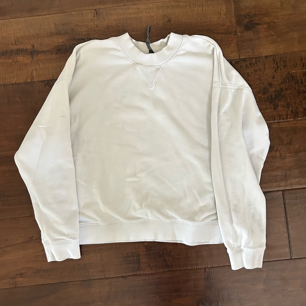 Vuori crewneck sweatshirt